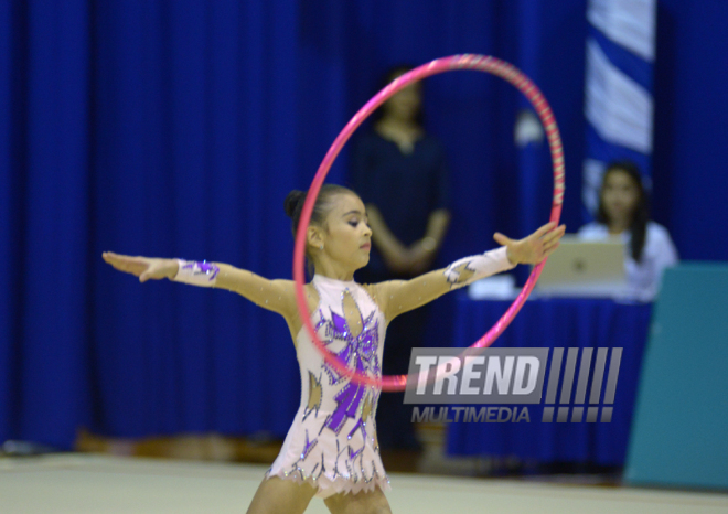 Bədii gimnastika üzrə XXII Bakı çempionatı və birinciliyi start götürüb. Bakı, Azərbaycan, 13 noyabr 2015